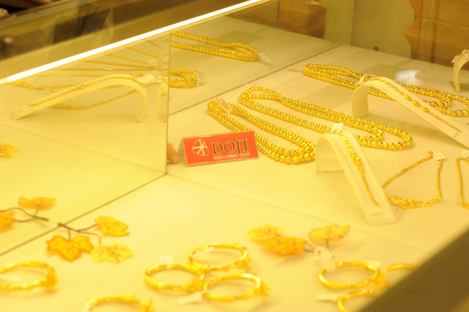 Vàng Thế Giới Tăng Liền 2 Phiên Lên Cao Nhất Trong Hơn 6 Tháng