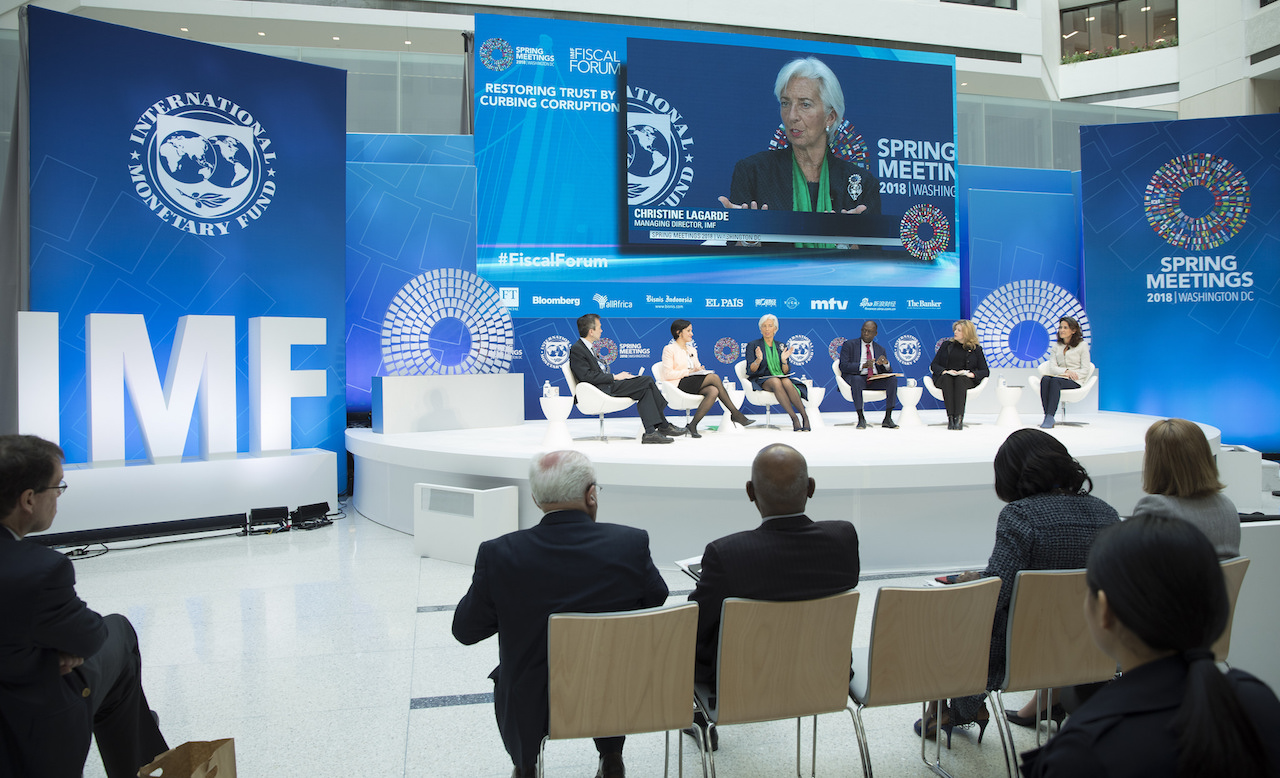 IMF Tiếp Tục Hạ Dự Báo Tăng Trưởng Kinh Tế Toàn Cầu