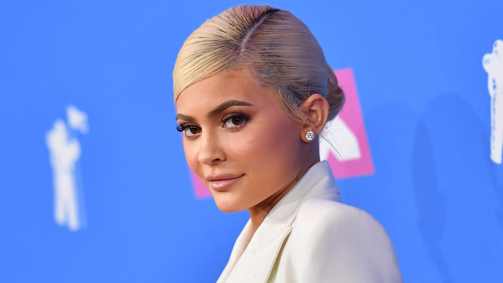 Kylie Jenner Trở Thành Tỷ Phú Tự Thân Trẻ Nhất Thế Giới Ở Tuổi 21