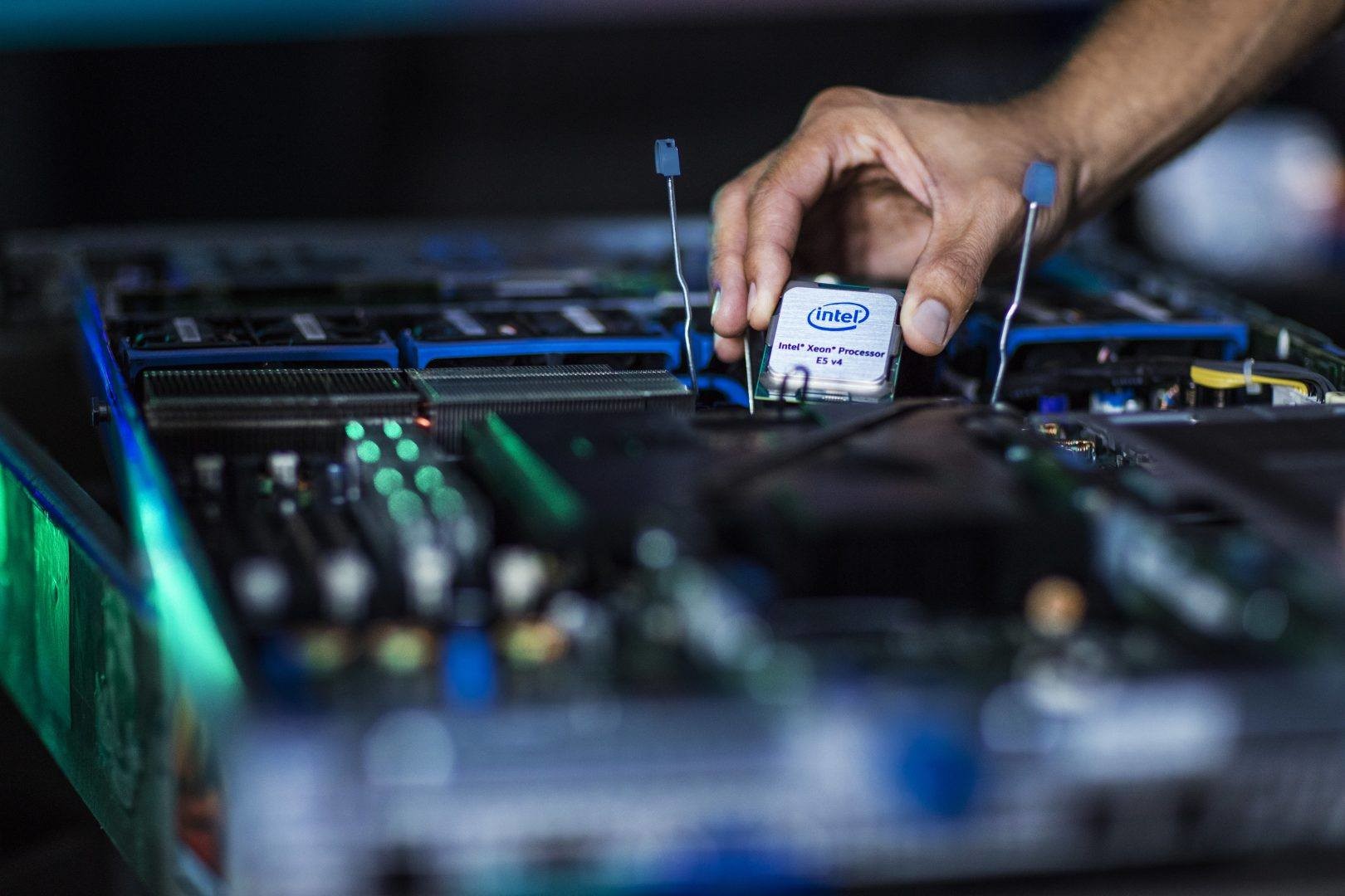 Cổ Phiếu Intel Có Vẻ Rẻ Và Vô Cùng Đáng Mua Vào