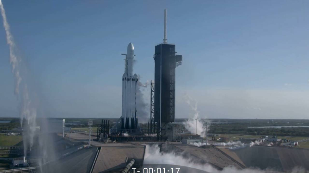 Lần Đầu Tiên SpaceX Thu Hồi Thành Công Cả 3 Lõi Đẩy Cho Tên Lửa Falcon Heavy