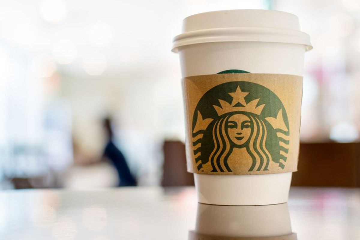 HBO Để Cốc Cafe "Du Hành Thời Gian" Trong Game Of Thrones, Starbucks Nghiễm Nhiên Thu Về 2,3 Tỷ USD