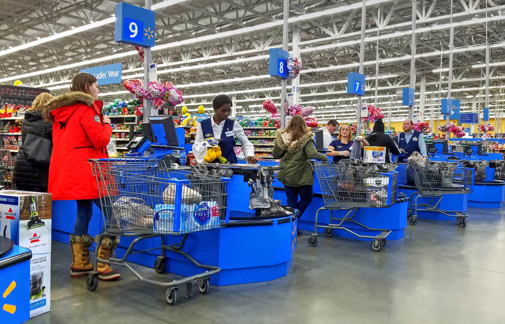 Phố Wall Theo Dõi Sát Sao Cổ Phiếu Walmart, Đằng Sau Là Gì?