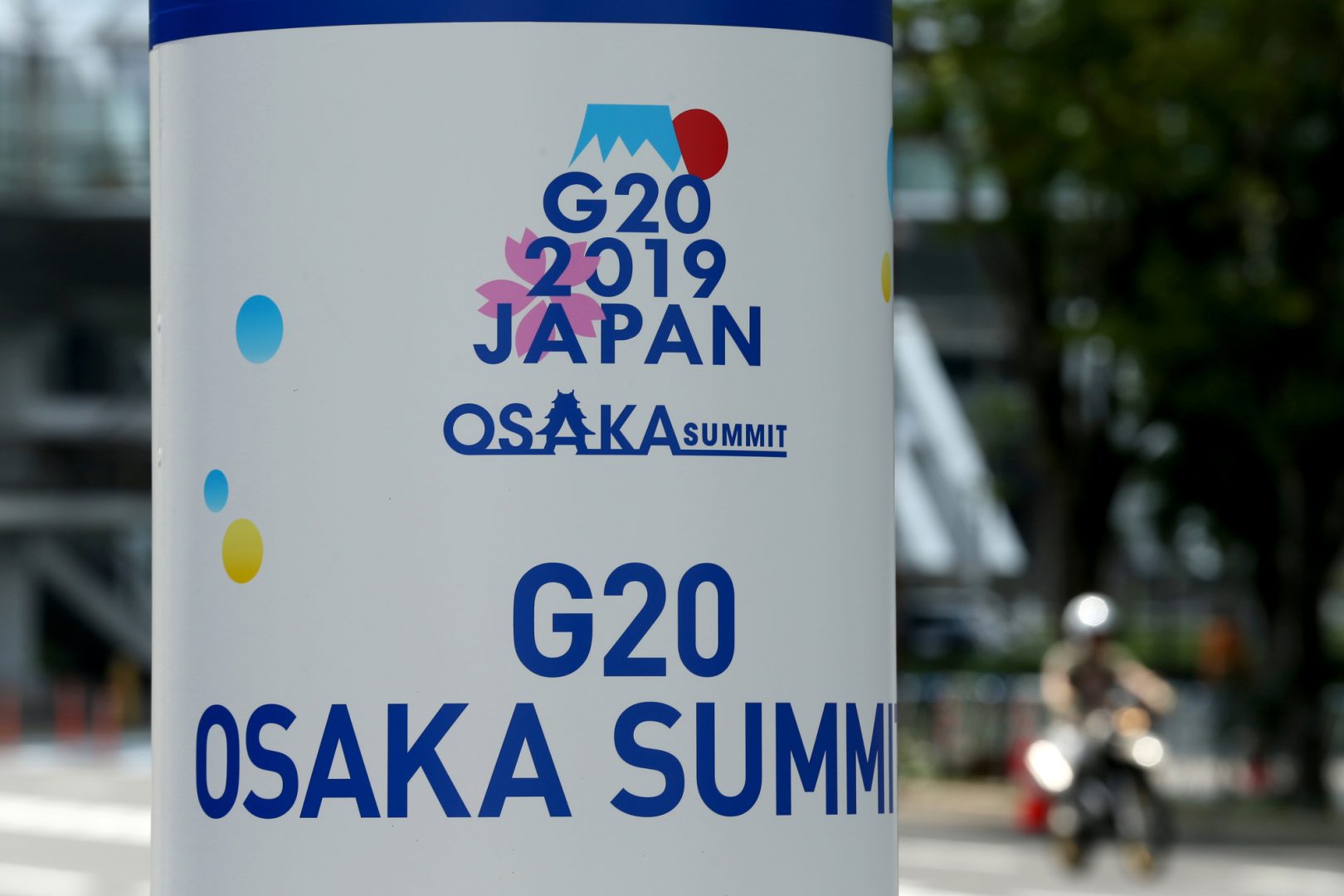 Sau Hội Nghị G20, Trung Quốc Đòi Mỹ Dẹp Bỏ Hết Hàng Rào Thuế Quan
