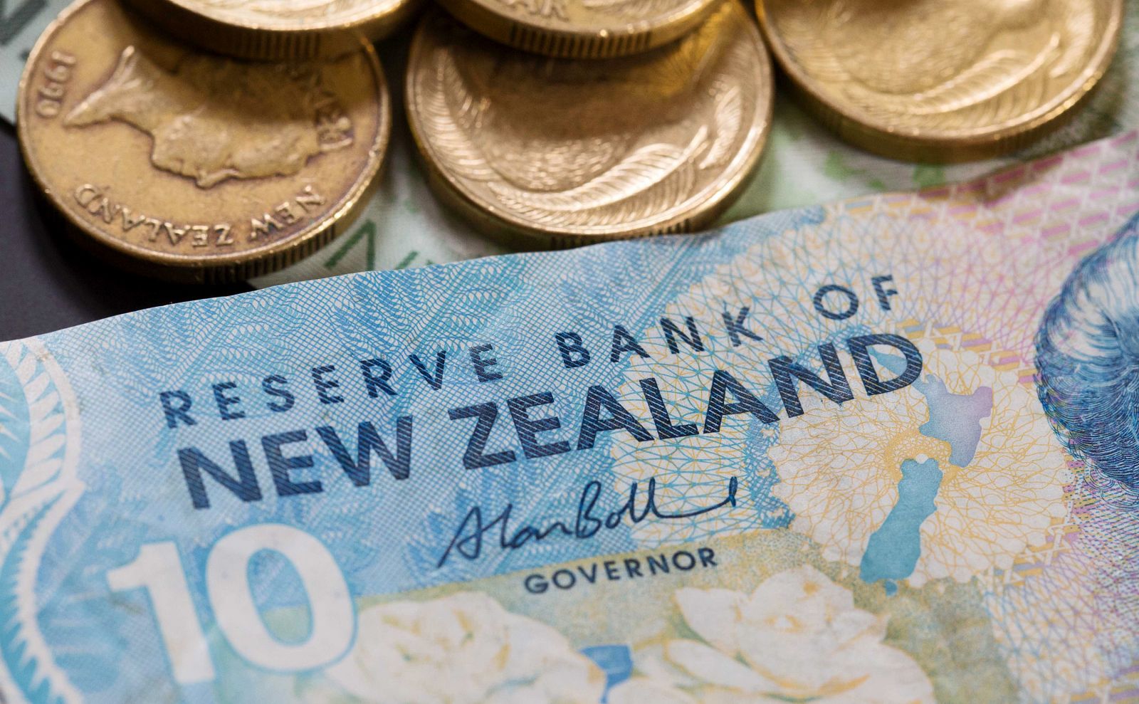 Đồng Đô La New Zealand Tăng Sau Khi RBNZ Không Thay Đổi Lãi Suất