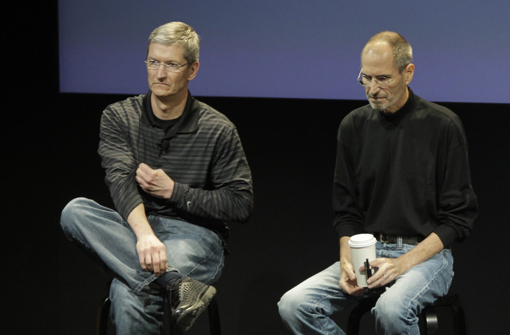 Tim Cook Tưởng Nhớ 8 Năm Ngày Mất Steve Jobs