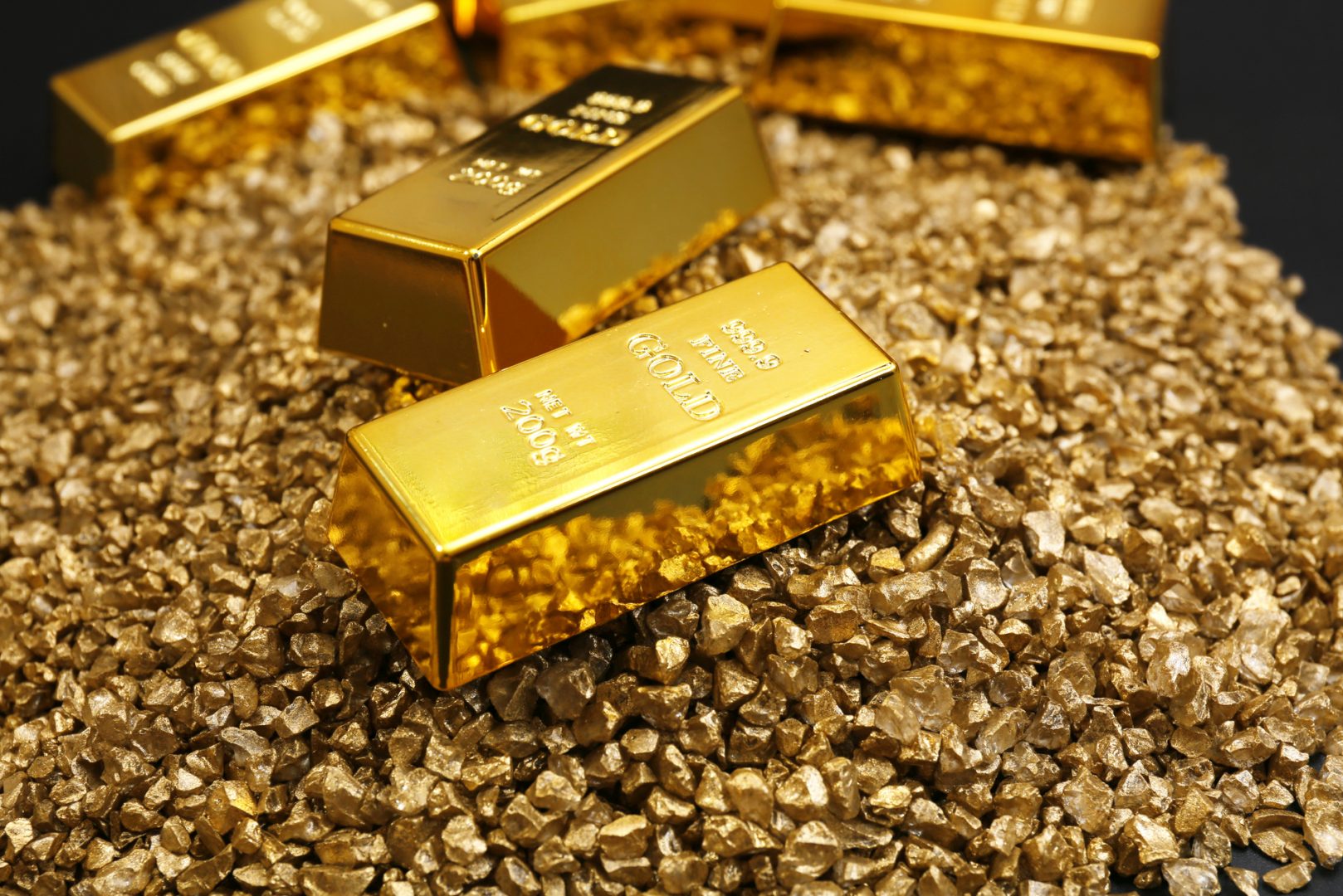 Vàng Thế Giới Tăng Sau Khi Loạt Thuế Mới Từ Mỹ Và Trung Quốc Có Hiệu Lực