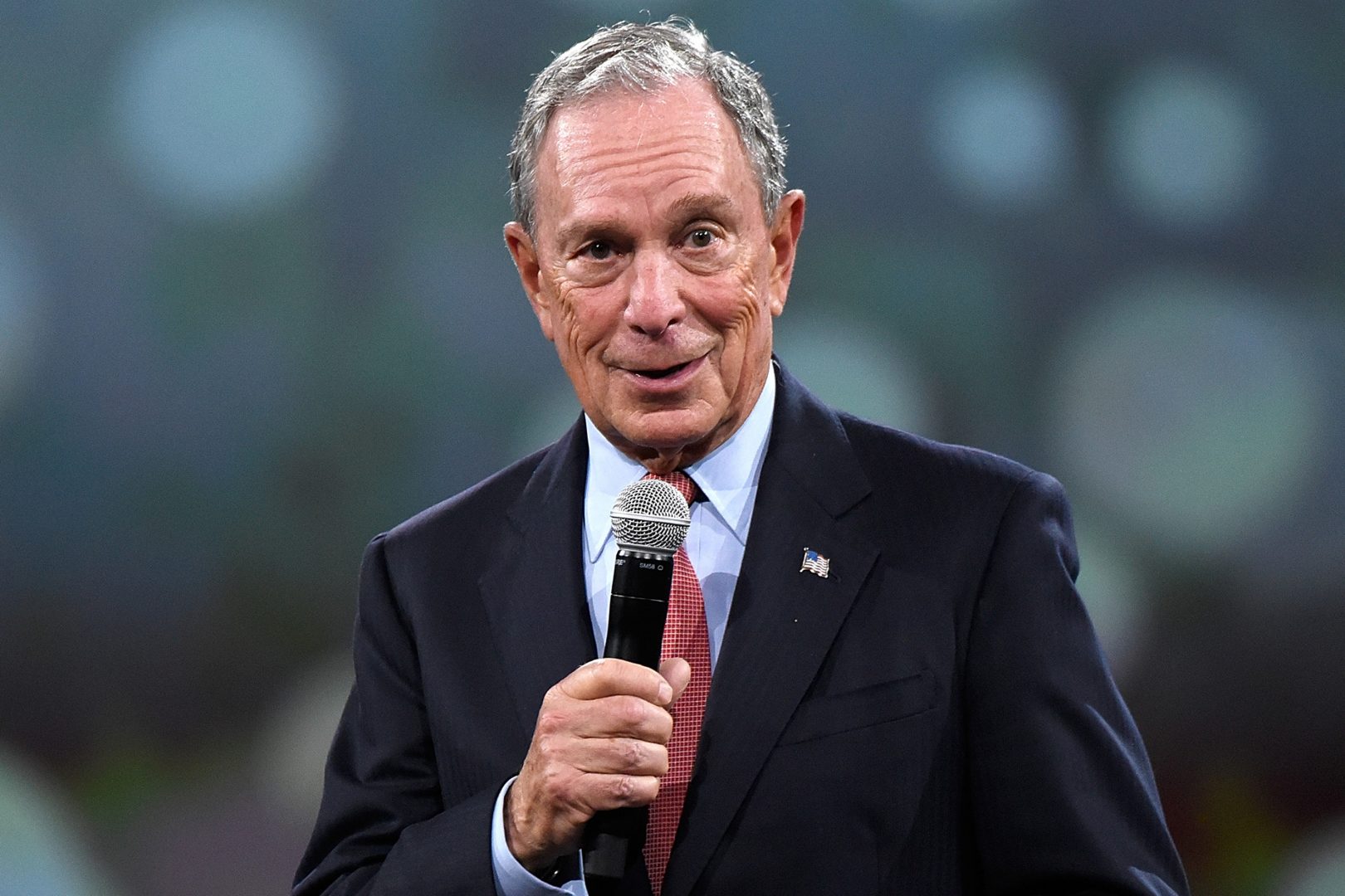 Bloomberg, Tỷ Phú Đi Lên Từ Nhân Viên Đếm Tiền