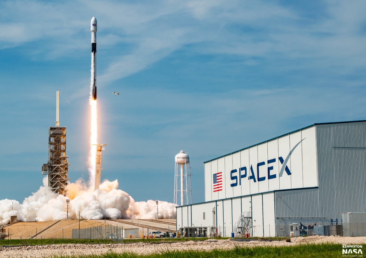 Space X Thành Công Phóng Tên Lửa Falcon 9