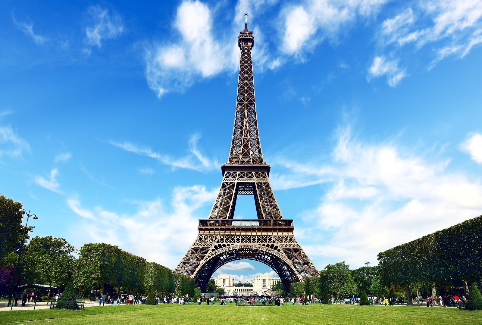 Tháp Eiffel Đóng Cửa Do Nhân Viên Đình Công