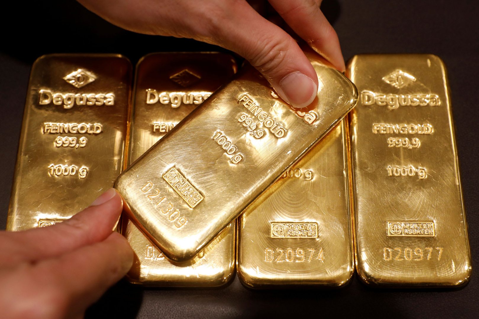 Vàng Thế Giới Vượt Mốc 1,600 USD/Oz Lần Đầu Tiên Kể Từ Năm 2013