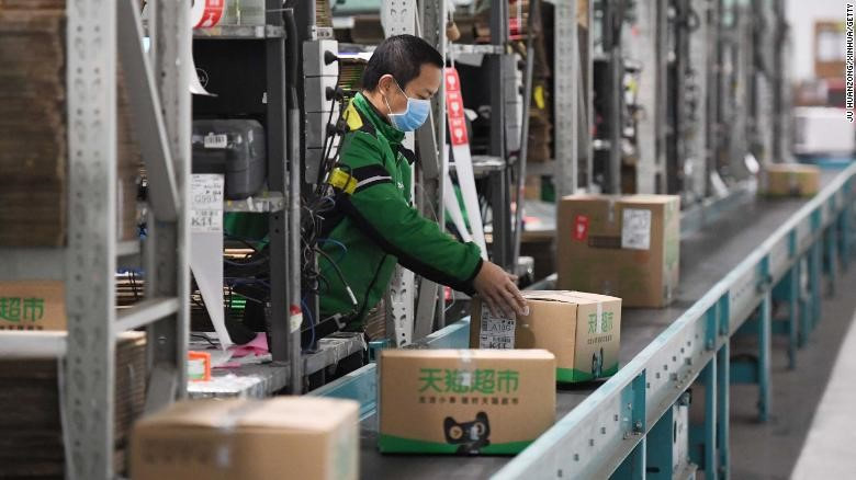Trung Quốc Đang Mạo Hiểm Khi Tái Khởi Động Kinh Tế Giữa Dịch?