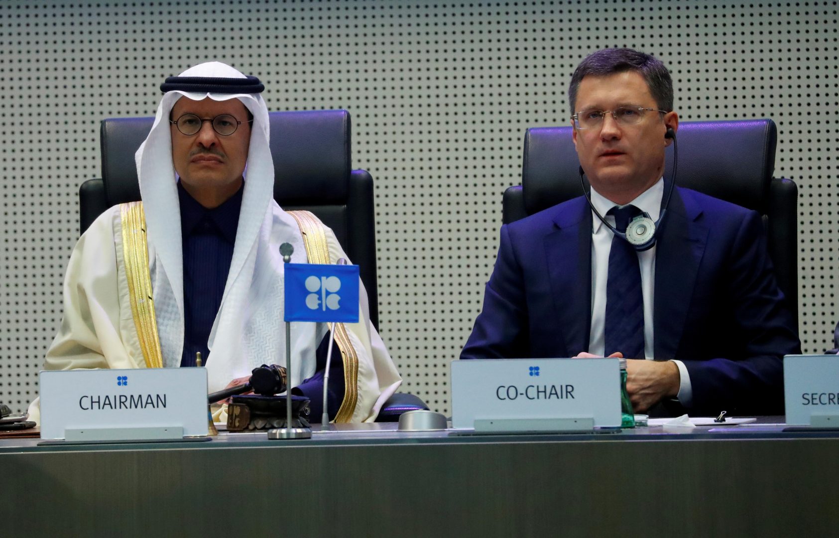 OPEC+ Đạt Thỏa Thuận Giảm Sản Xuất Dầu Kỷ Lục