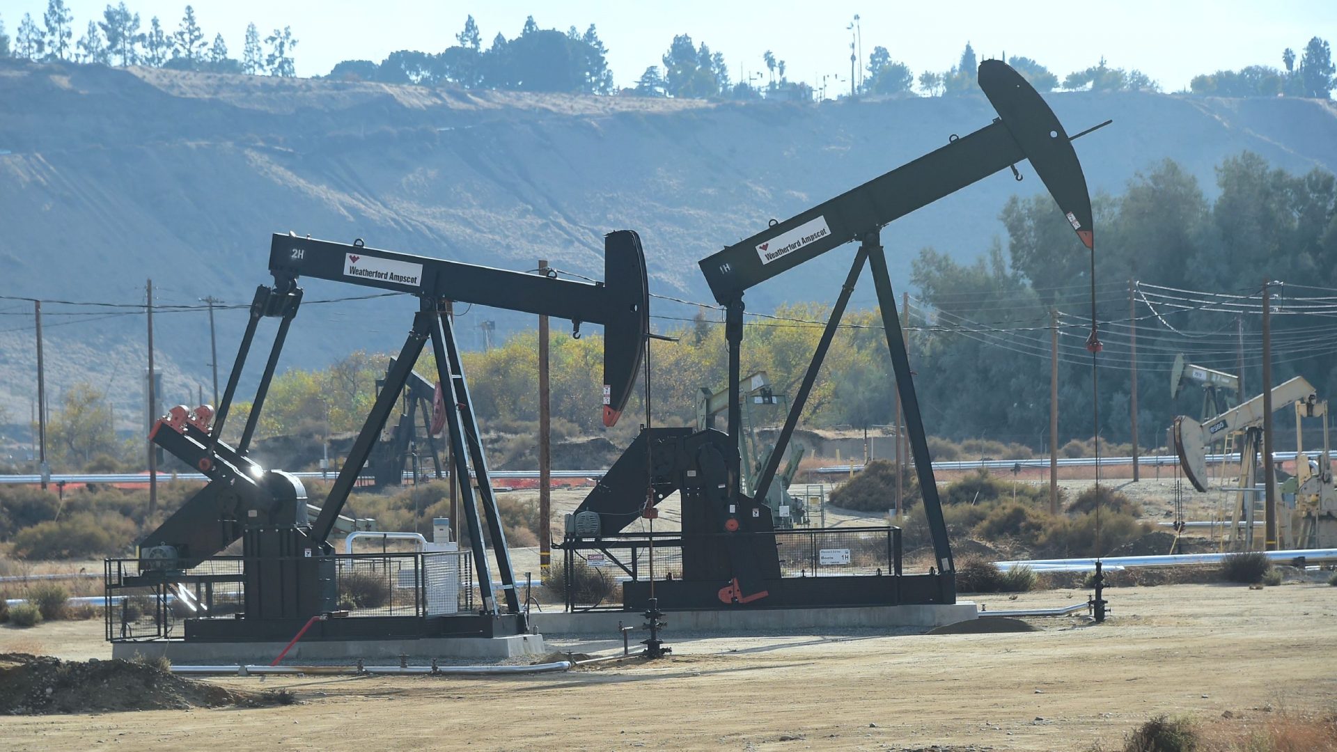 Dầu WTI Tiếp Tục Tăng Mạnh Nhờ Cắt Giảm Sản Lượng Và Dấu Hiệu Nhu Cầu Khởi Sắc