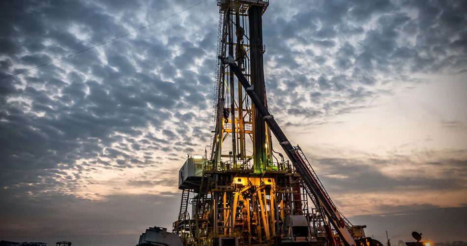 Dầu WTI Tăng Gần 3% Dù Dự Trữ Dầu Tại Mỹ Tăng Bất Ngờ