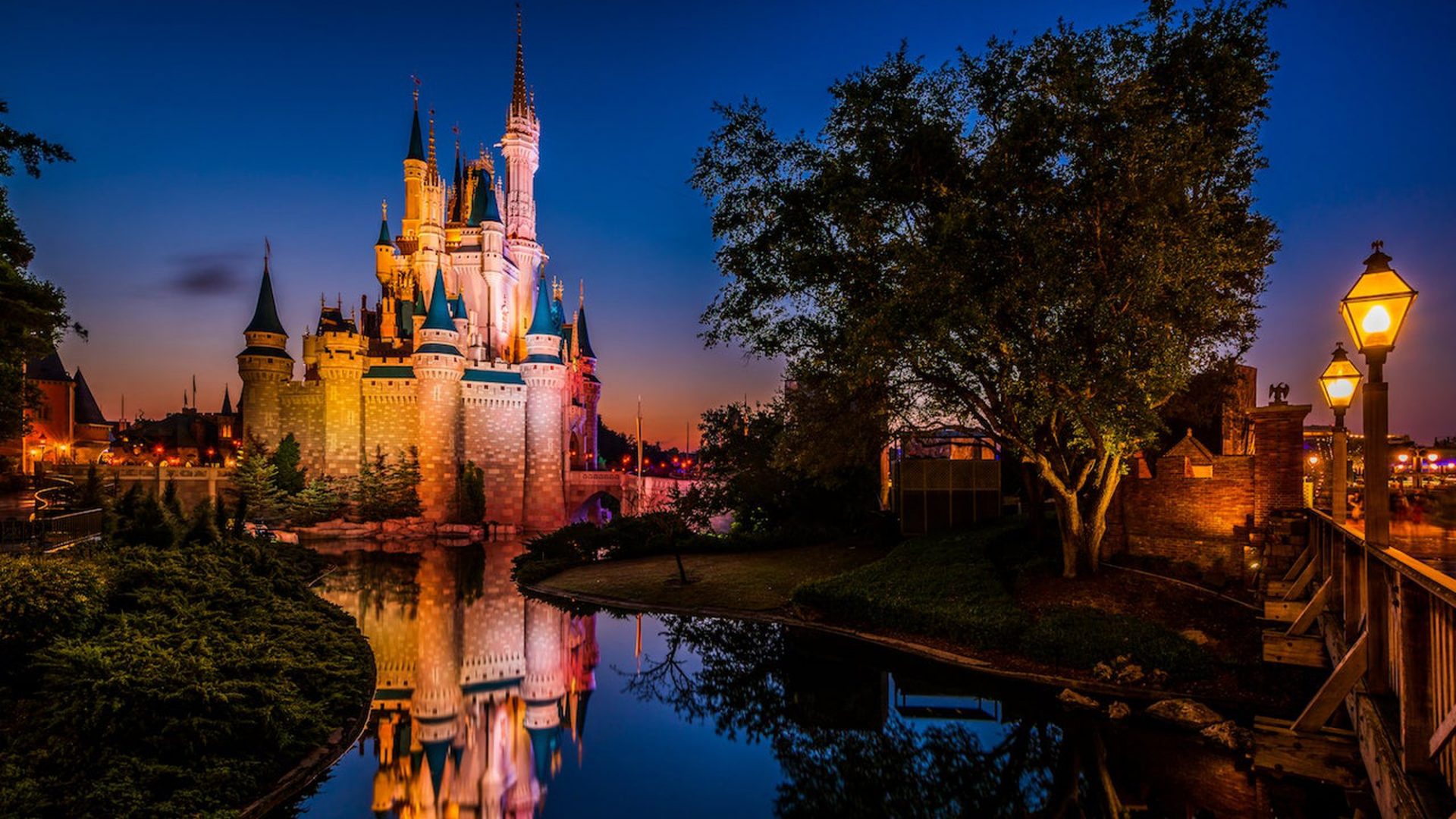 Đầu Tư Thông Minh Với 2 Cổ Phiếu Robinhood Disney Và Tilray