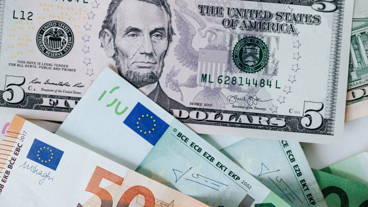 Phân Tích Tỷ Giá EUR/USD Vào Ngày 19/10: Cơ Hội Bán?