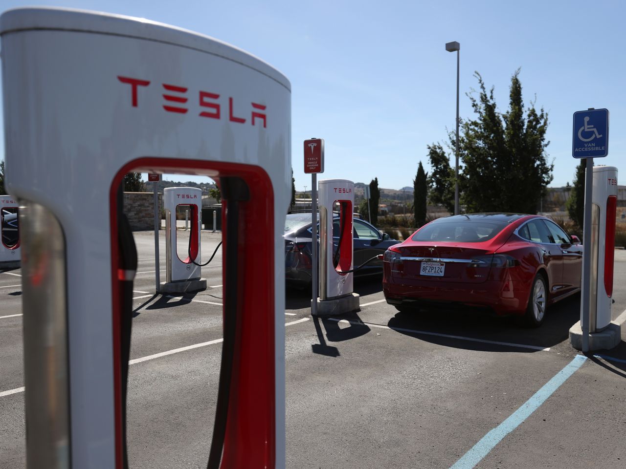 BCTC Tesla: Phố Wall Chín Người Mười Ý