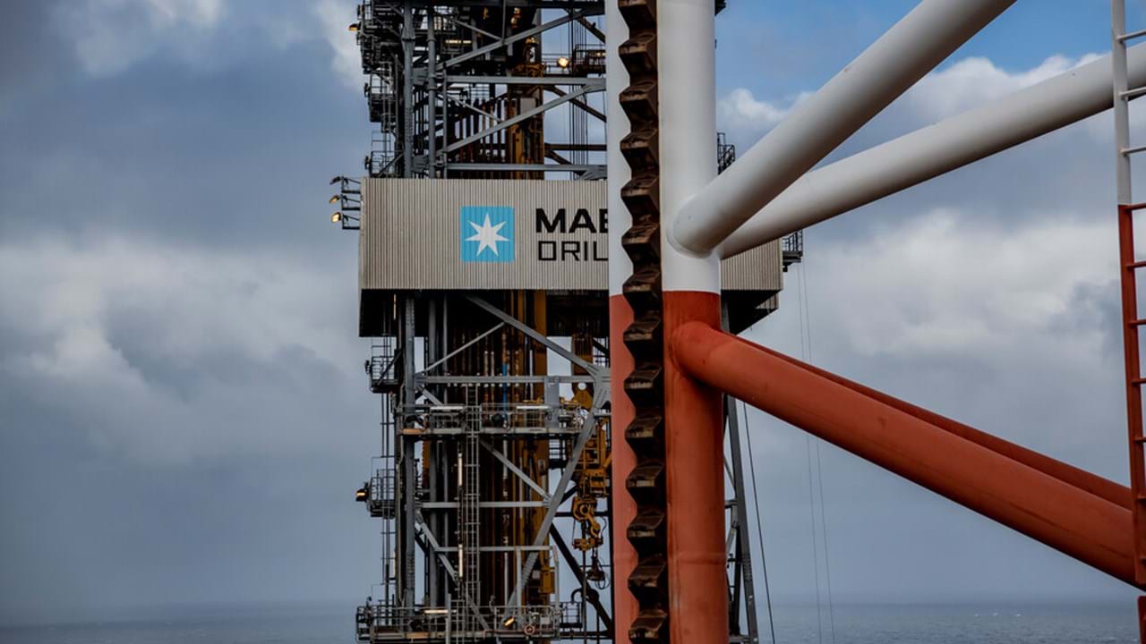 Dầu Tăng Hơn 2% Khi OPEC Cam Kết Tuân Thủ Cắt Giảm Sản Lượng