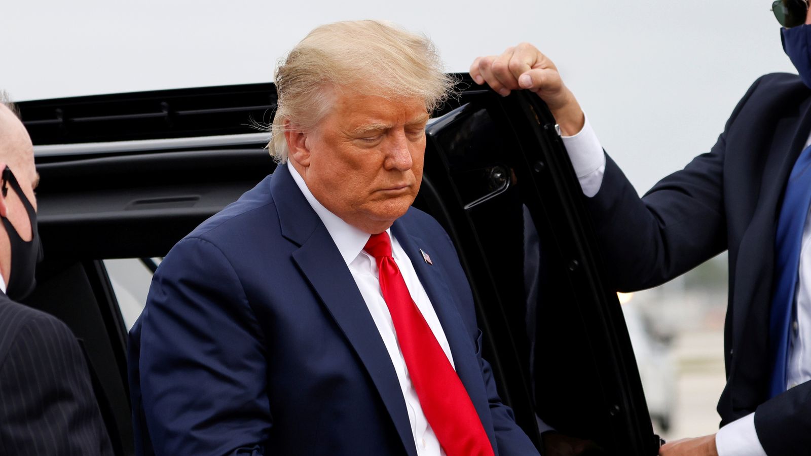 Trump Ra Lệnh Cấm Đầu Tư Vào 31 Công Ty Trung Quốc
