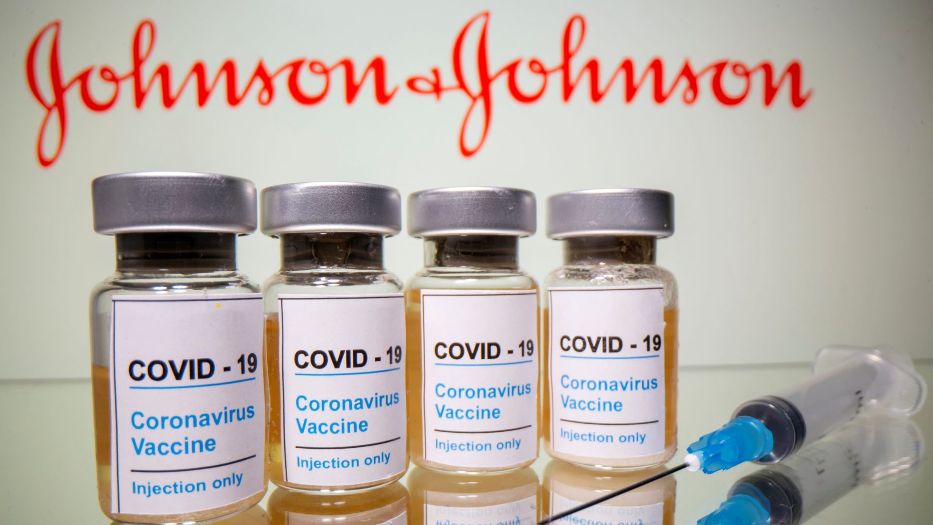 CEO Công Ty J&J: Chúng Ta Sẽ Cần Tiêm Vaccine Covid Hàng Năm