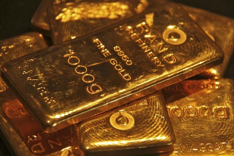 Vàng Tăng Nhưng Vẫn Gần Mức Thấp Nhất 9 Tháng Khi Lợi Suất Tăng