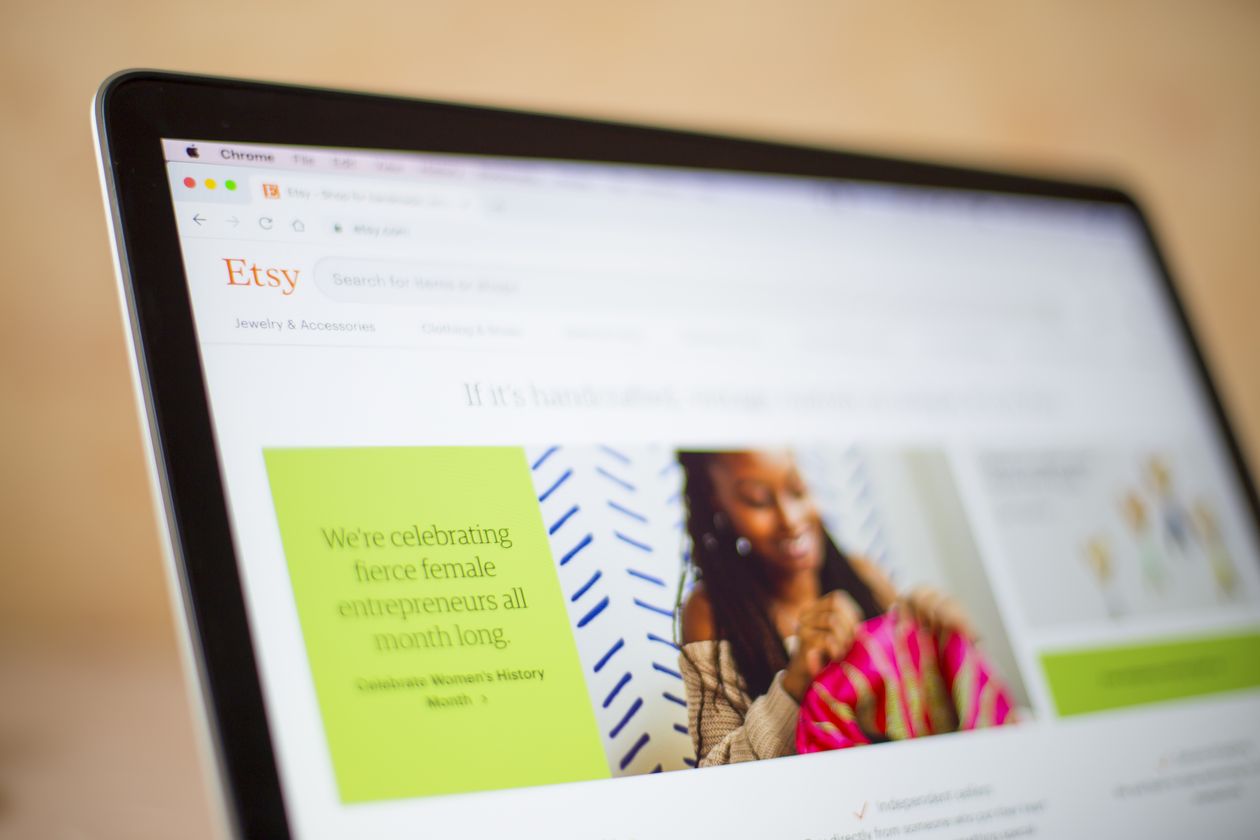 10 Mã Cổ Phiếu “Bết Bát” Sẽ Sớm “Lên Hương” (ETSY, AMD, PENN,...)