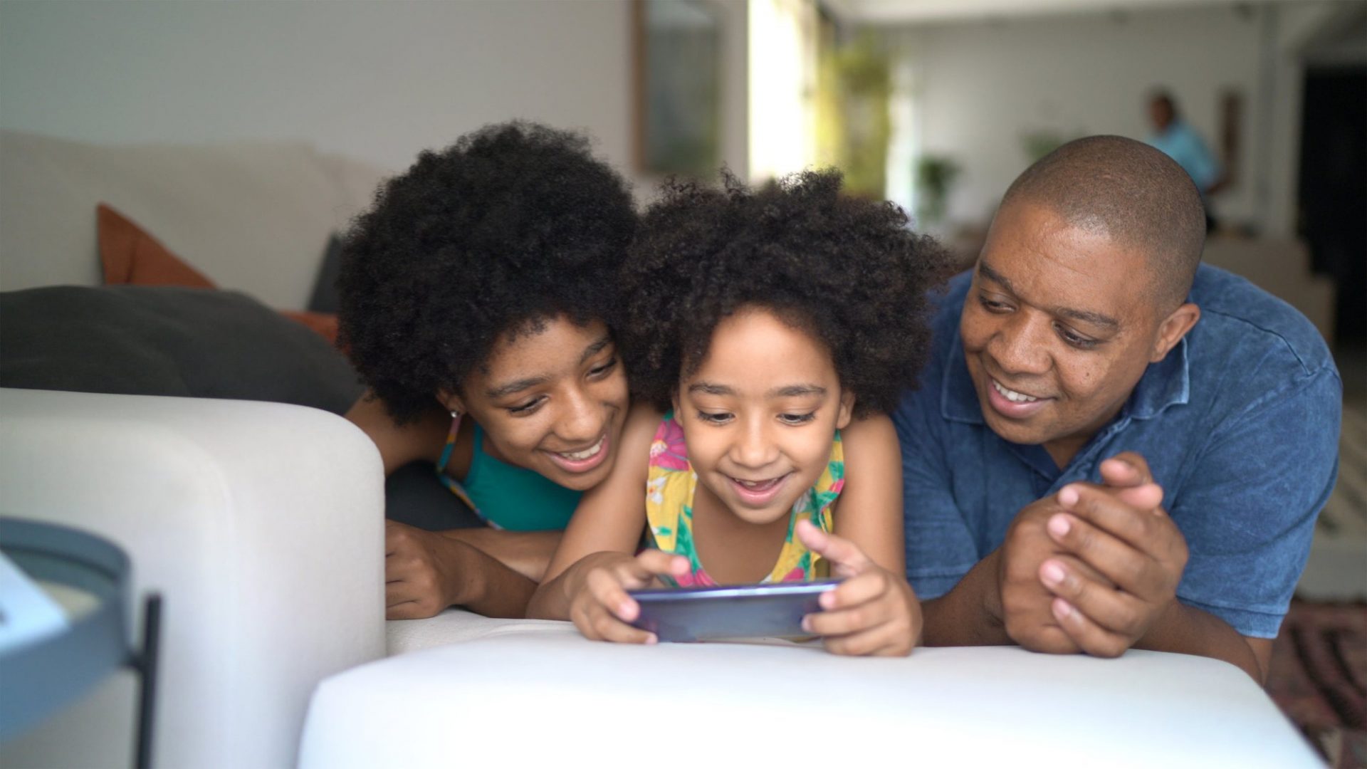 Công Ty Netflix Đa Dạng Hóa Nguồn Thu: Có Nên Mua NFLX?