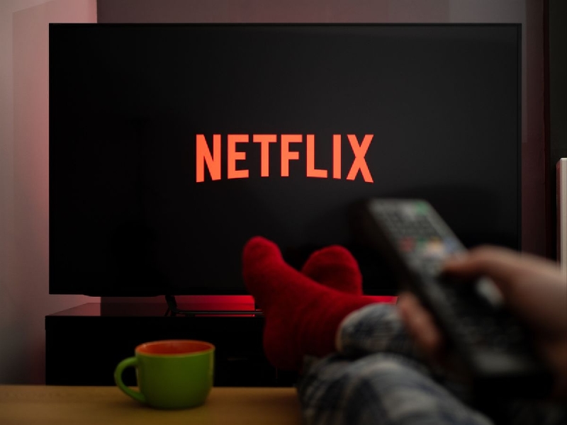 Có Nên Mua Netflix Khi Mối Quan Ngại Về Tăng Trưởng Đang Đeo Bám?