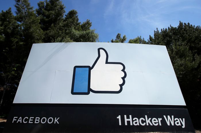Tại Sao Vẫn Nên Mua Cổ Phiếu Facebook Dù Bất Lợi Bủa Vây?