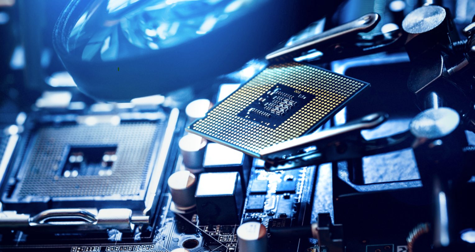 Broadcom, Intel: 2 Cổ Phiếu Nasdaq 100 Đáng Mua Nhất Hiện Nay