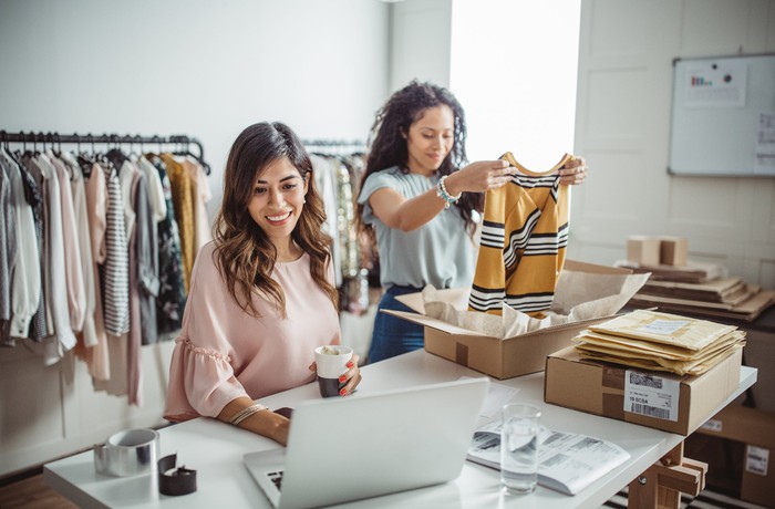 Facebook Và Shopify Sẽ Tiếp Tục Phất Lên Trong Thập Kỷ Tới