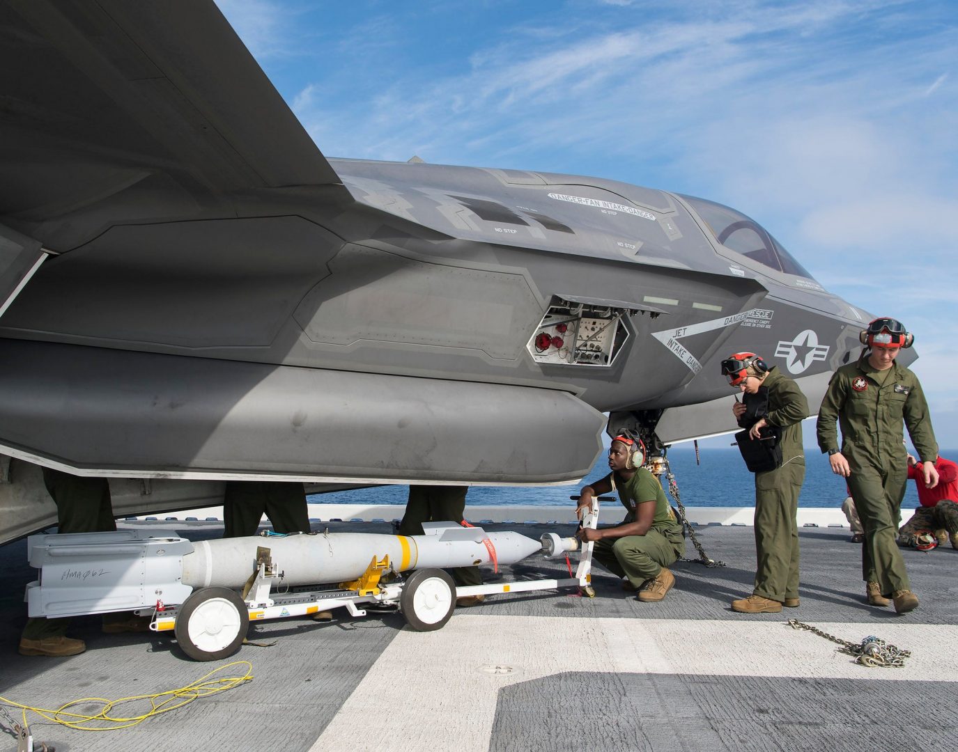 Lockheed Martin, J&J: 2 Cổ Phiếu Đầu Tư An Toàn Với Cổ Tức