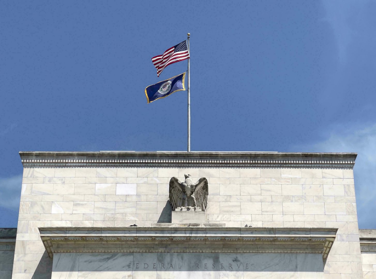 Fed: Doanh Nghiệp Mỹ Đang "Gồng Mình" Dưới Áp Lực Lạm Phát