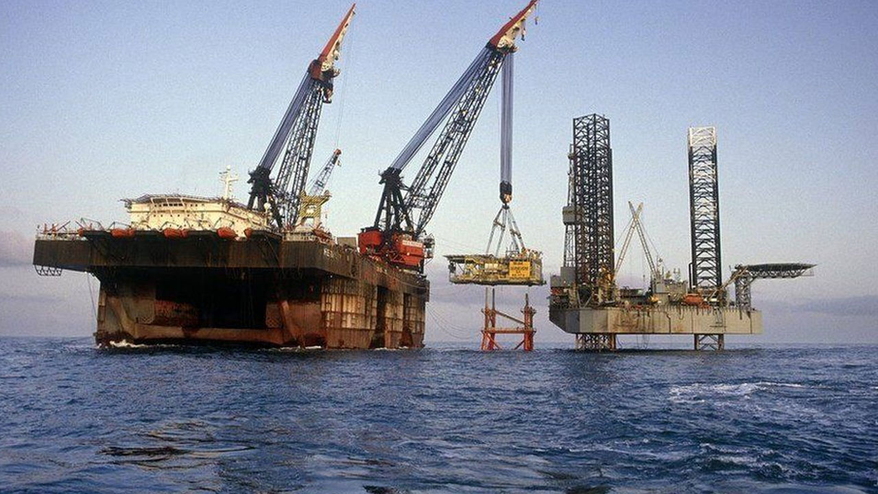 Dầu Giảm Giá Sau Khi Leo Lên Mức 80 USD