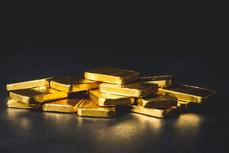 Vàng vượt qua rào cản kỹ thuật 1.700 USD/ounce