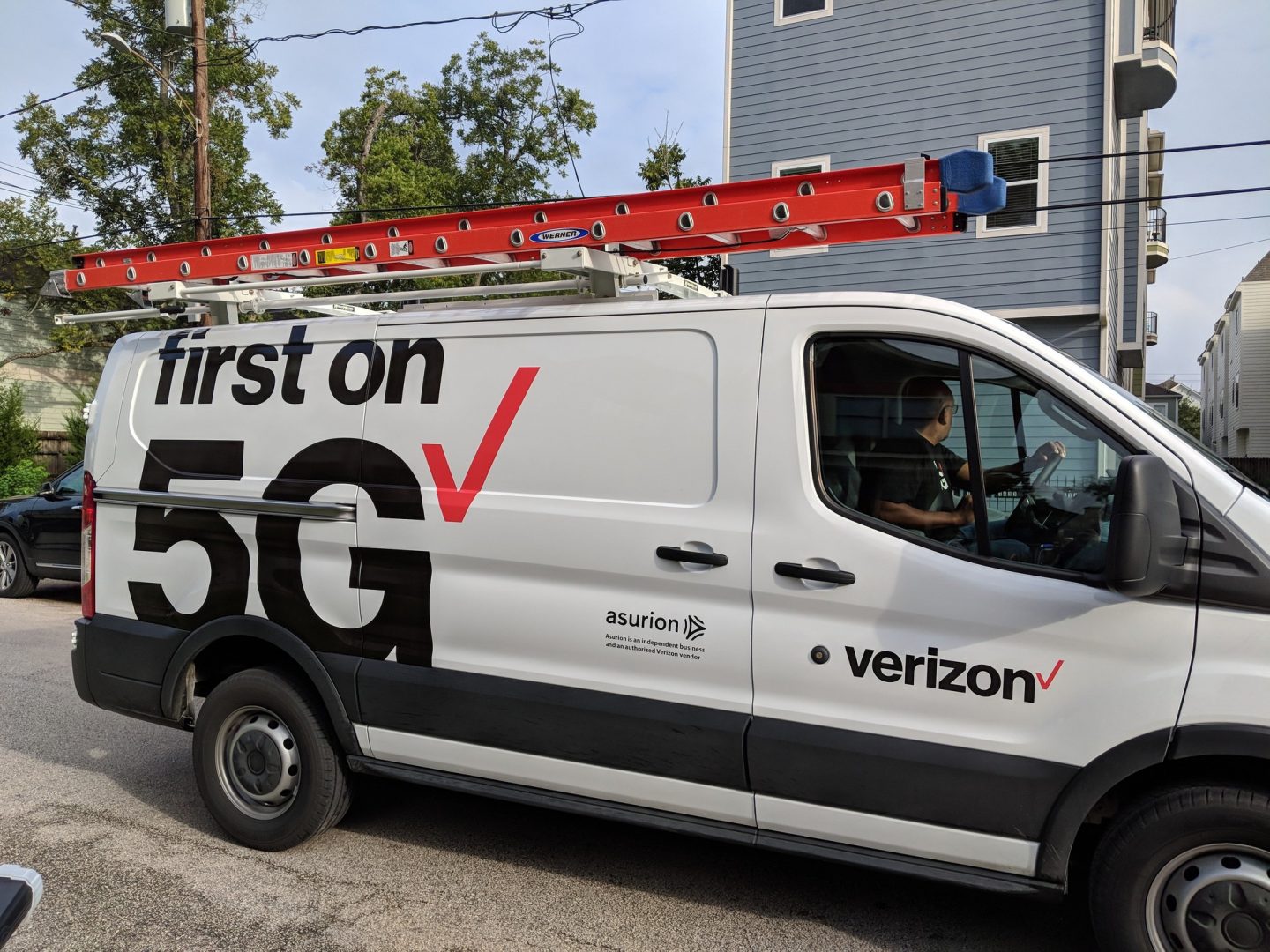 Verizon, Visa: 2 cổ phiếu theo triết lý Warren Buffett để đầu tư thông minh trong tháng 10 này
