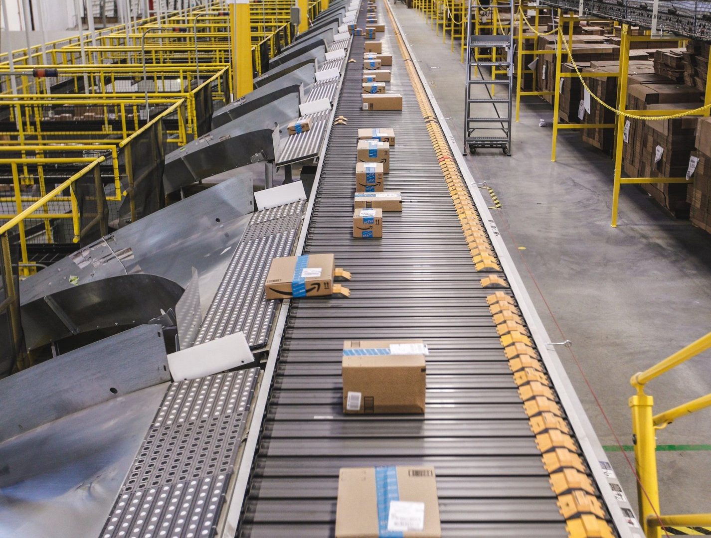 Hướng dẫn đầu tư: có nên mua Amazon trước BCTC?