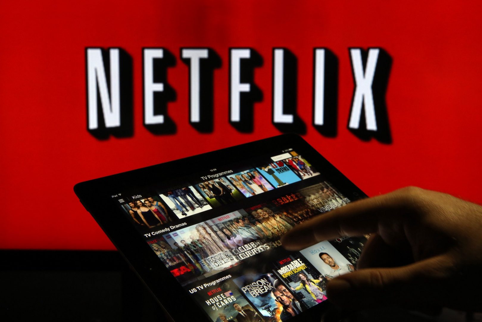 Đầu tư thông minh với hai cổ phiếu siêu tăng trưởng Amazon và Netflix