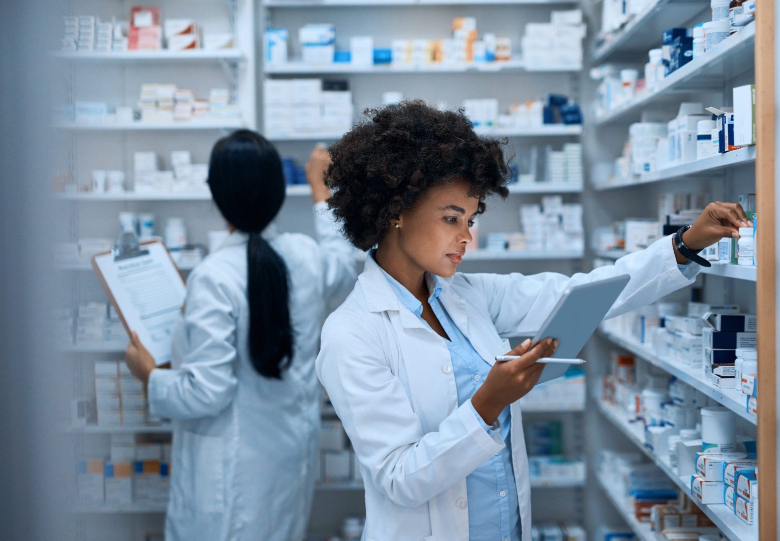 Hướng dẫn đầu tư: Nên mua Bristol Myers Squibb hay Merck?