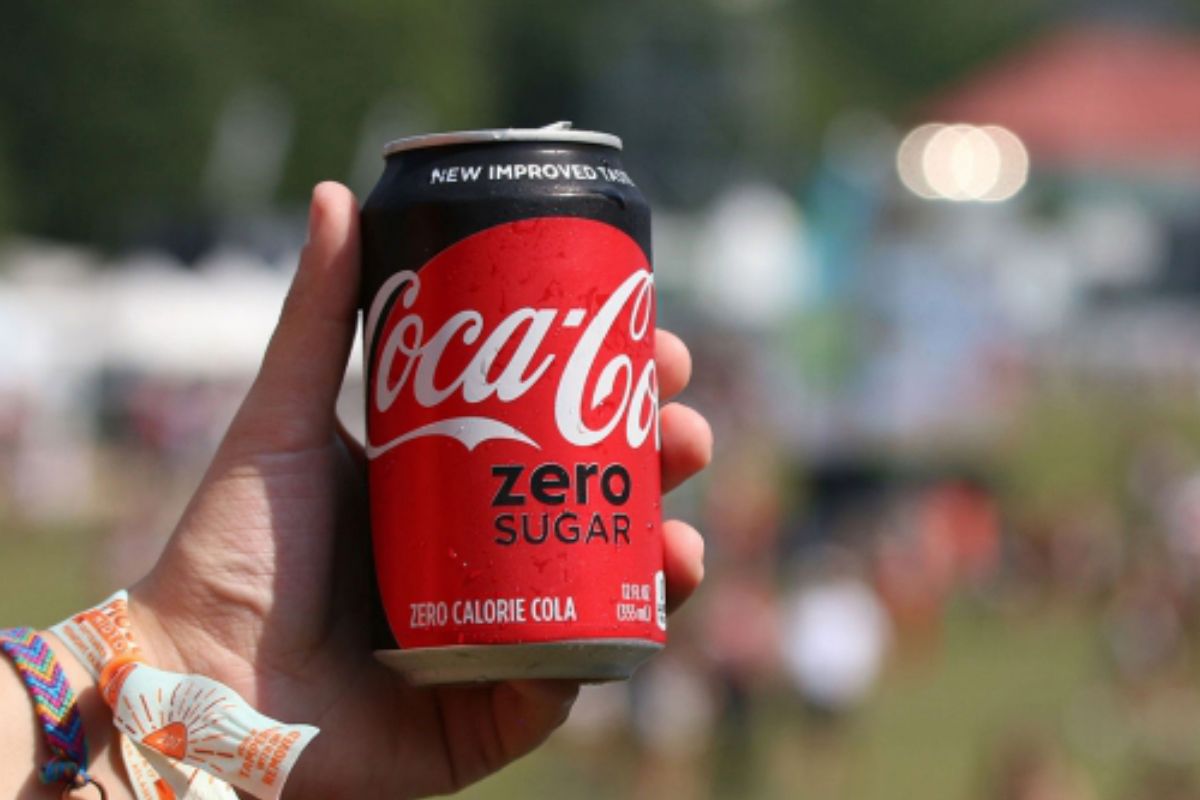 Hướng dẫn đầu tư: có nên mua 3 cổ phiếu Apple, Coke, Chevron?