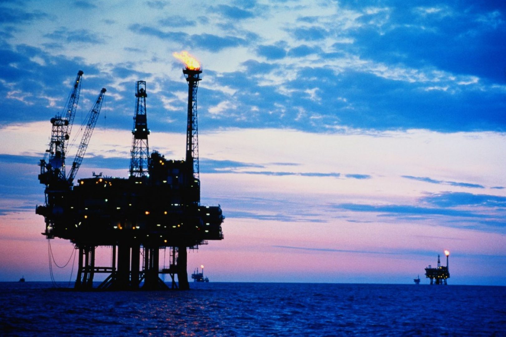 Dầu giảm khi giới đầu tư quan sát phản ứng OPEC+