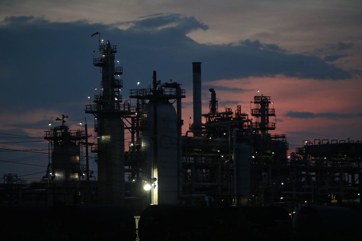 Dầu tiếp tục tăng sau quan điểm của OPEC+