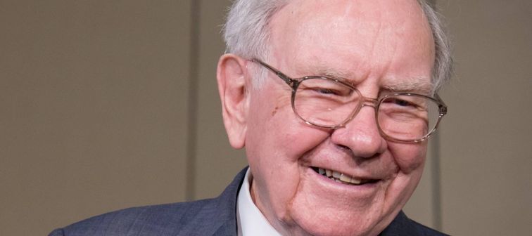 Hướng dẫn đầu tư: Vì sao Warren Buffett chỉ mua AAPL, BAC, AXP và bỏ qua Bitcoin?