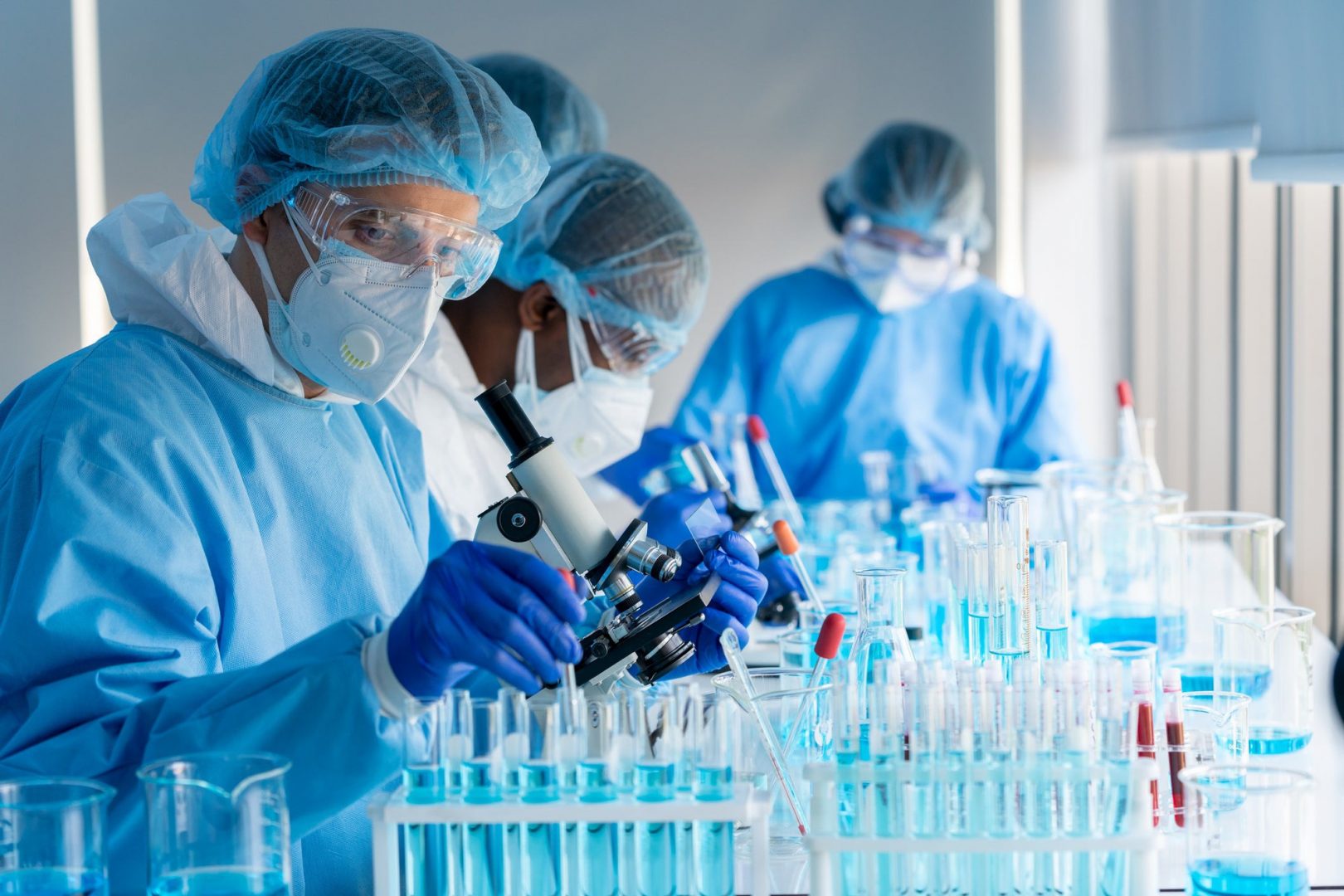 Hướng dẫn đầu tư: Nên chọn Johnson & Johnson hay AbbVie cho năm 2022