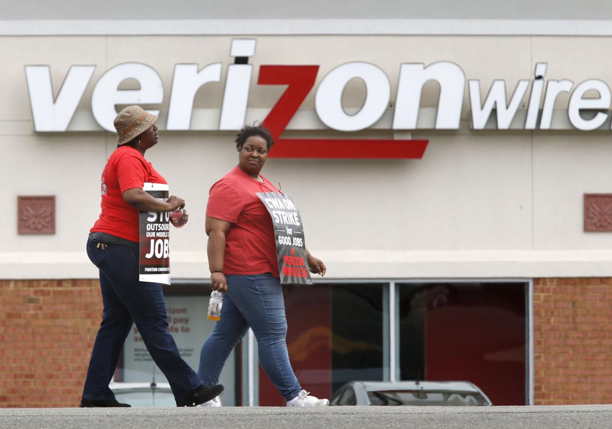Verizon, Visa: 2 cổ phiếu công nghệ trả cổ tức đáng mua vào tháng 12
