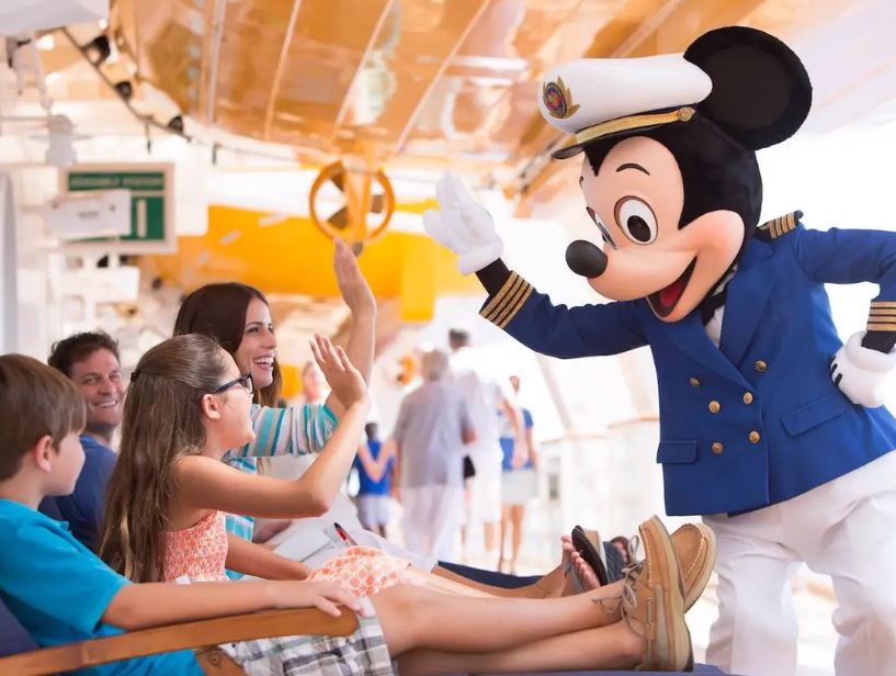 Đầu tư chứng khoán Mỹ: Hãy mua ngay Disney khi cổ phiếu sụt giảm