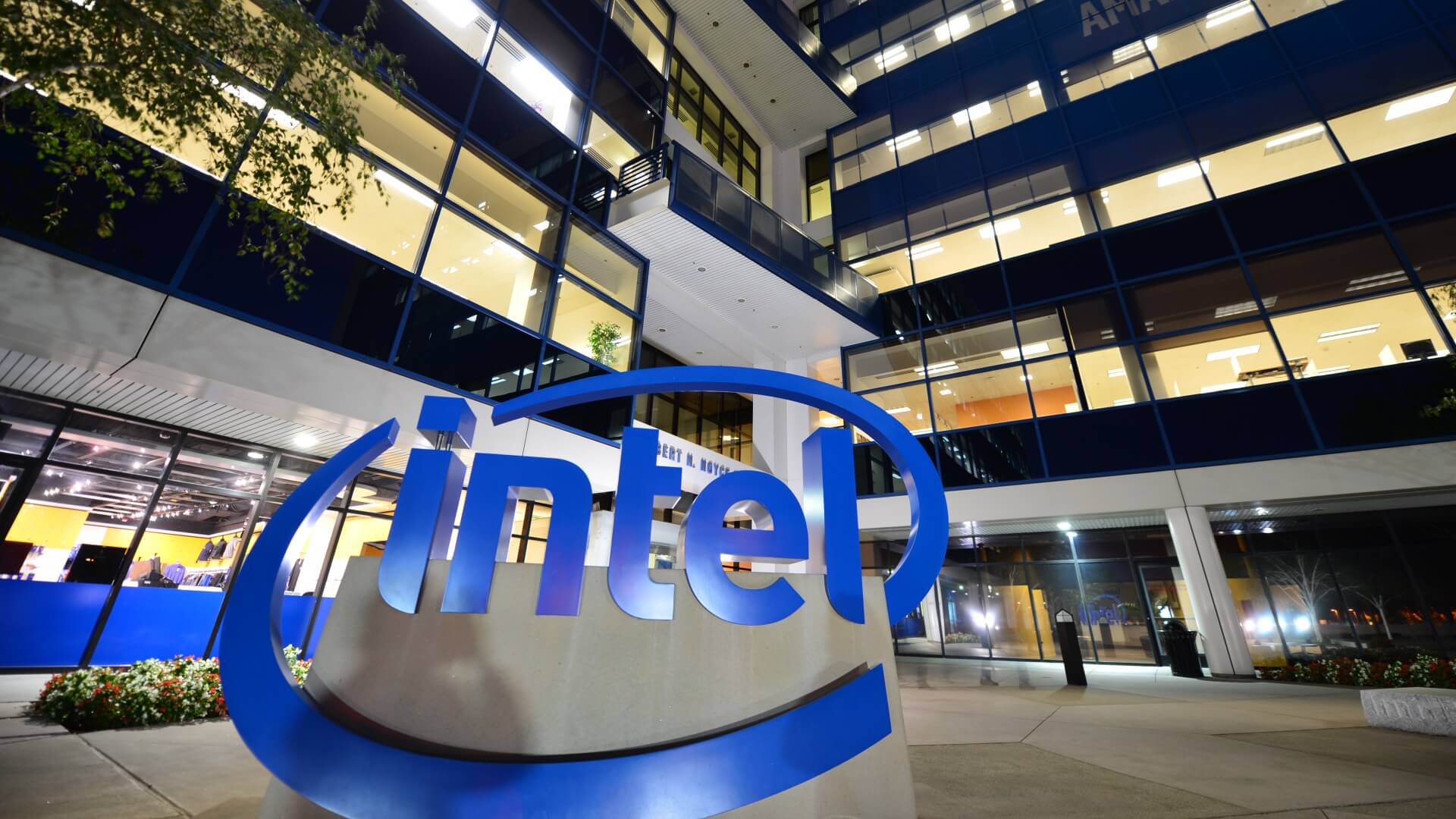 Đầu tư chứng khoán: Nên mua hay bán cổ phiếu Intel?