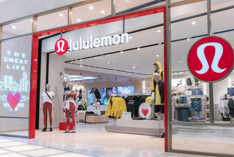 Đầu tư chứng khoán thông minh: mua cổ phiếu Lululemon hay Nike?