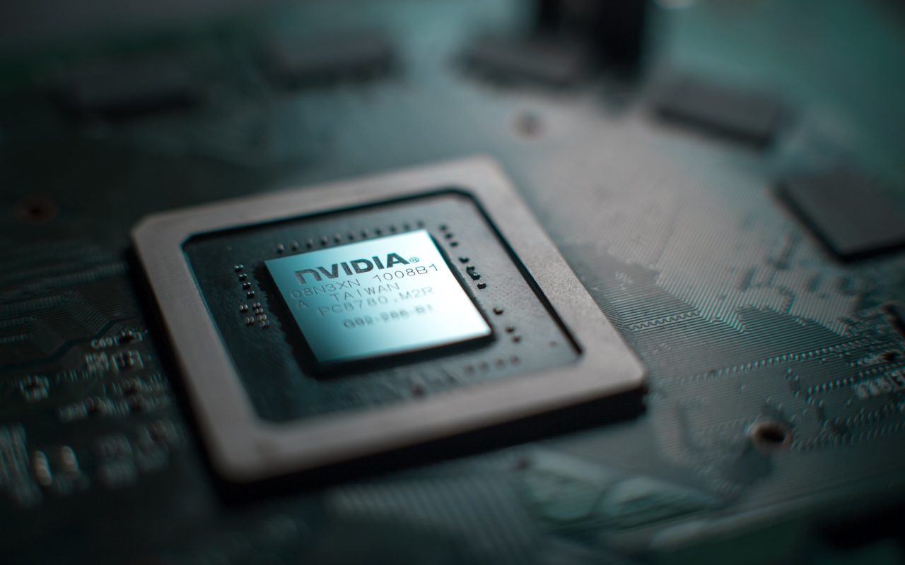 Đầu tư chứng khoán lĩnh vực bán dẫn: mua cổ phiếu AMD hay Nvidia?
